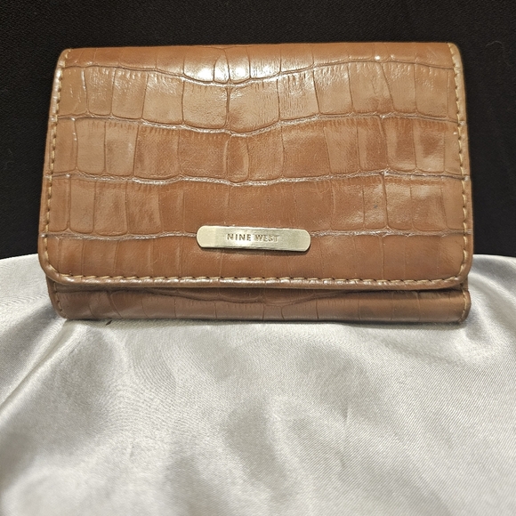 Nine West Tan Croc Embossed Wallet - Picture 2 of 11